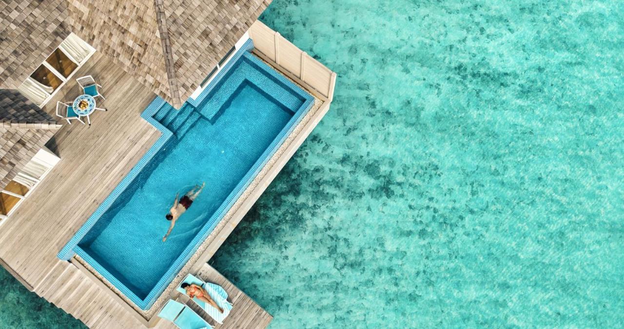 Kandima Maldives كوداهوفادهو المظهر الخارجي الصورة Aerial view of a pool at a resort in Maldives