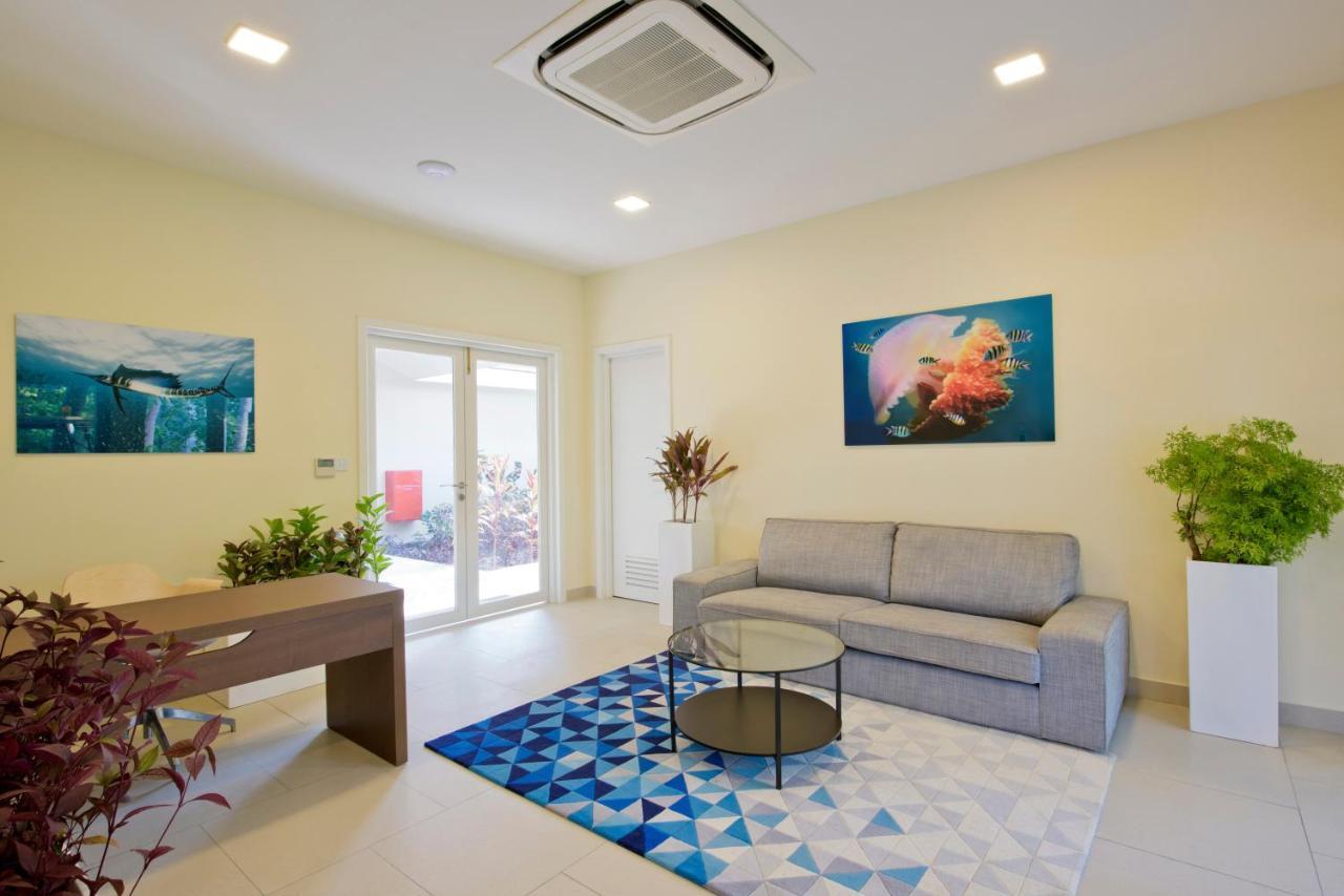 Kandima Maldives كوداهوفادهو المظهر الخارجي الصورة A living room with a carpet