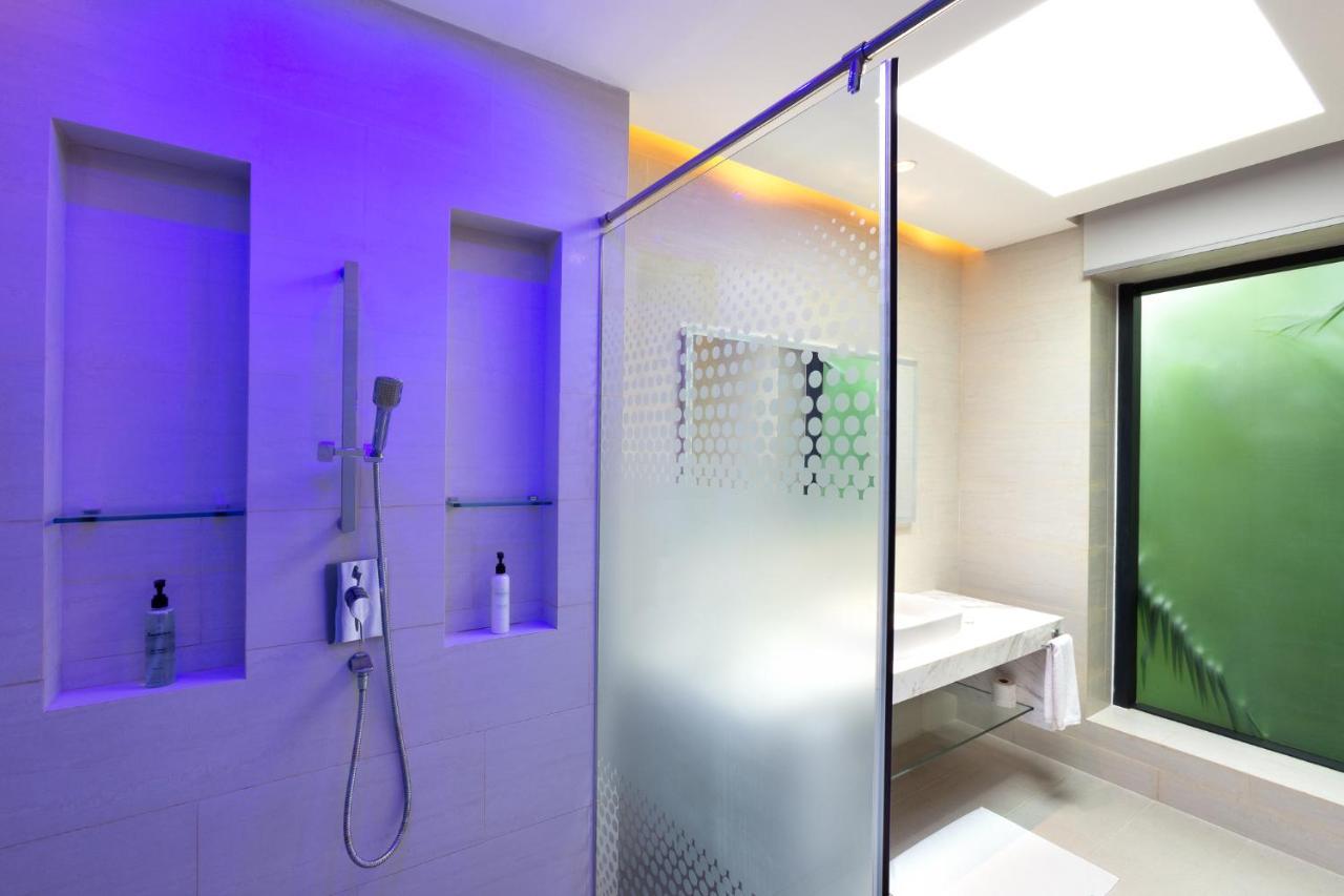 Kandima Maldives كوداهوفادهو المظهر الخارجي الصورة A shower with a sliding door
